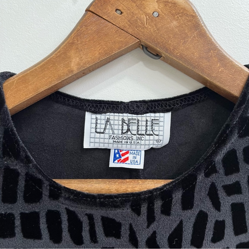 Vintage black sleeveless burnout velvet maxi dress with a crocodile print - Picture 11 of 12